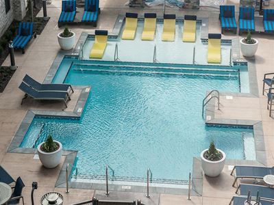 vintage-at-avenue-pool