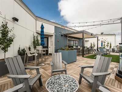 vintage-at-avenue- rooftop