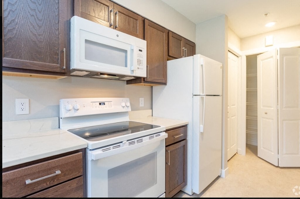 North Hillburn Apartments, 1220 Hillburn Ave NW, Grand Rapids, MI