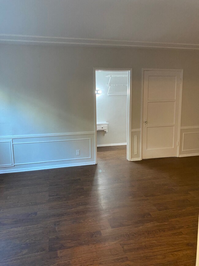 Apartments for rent in Beverly Hills with walk-in closets