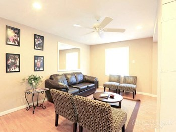 1988 Plaza Lane SW #43 2 Beds Apartment for Rent - Photo Gallery 4