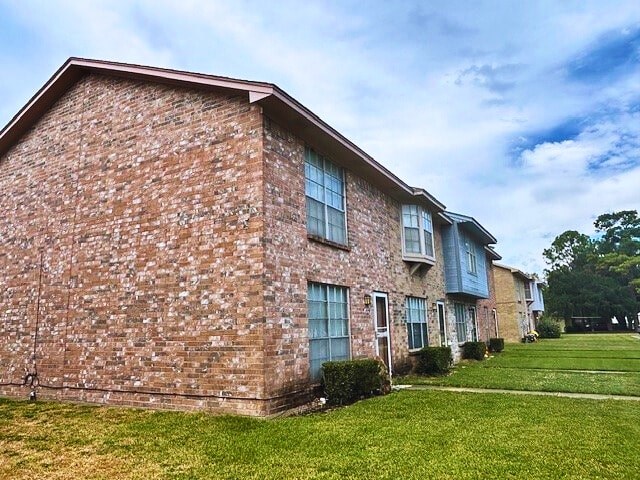 1516 Elm St 2 Beds Apartment for Rent - Photo Gallery 1