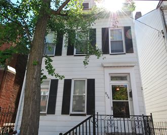 598 Brighton St. 2 Beds Apartment for Rent