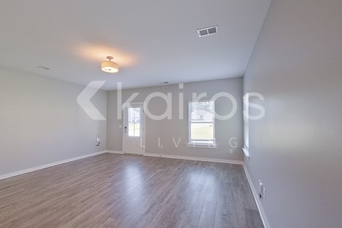 655 White Oak Cir 3 Beds Apartment for Rent