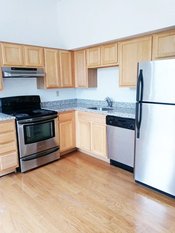 2200 Gilbert Avenue - 902 Nassau Street Studio-2 Beds Apartment for Rent - Photo Gallery 4