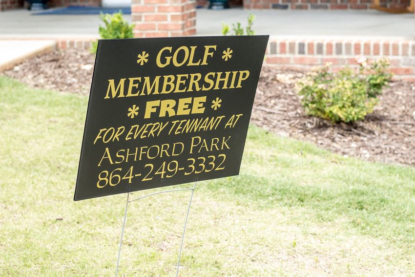 a sign that says golf membership free for every tenant