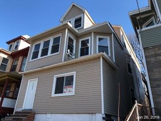1050 Grove Street Studio-3 Beds Apartment for Rent
