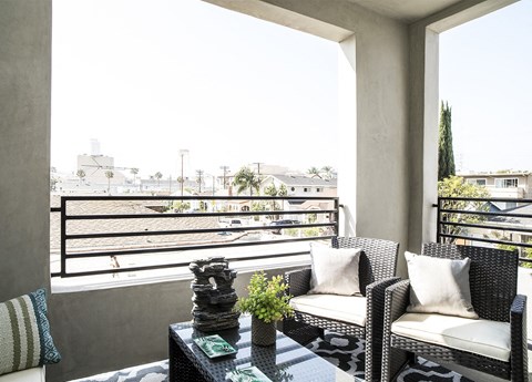 The Goldwyn Apartment Homes with One and Two Bedroom Apartments located in Los Angeles near Culver City. Luxury Apartments in Palm.
