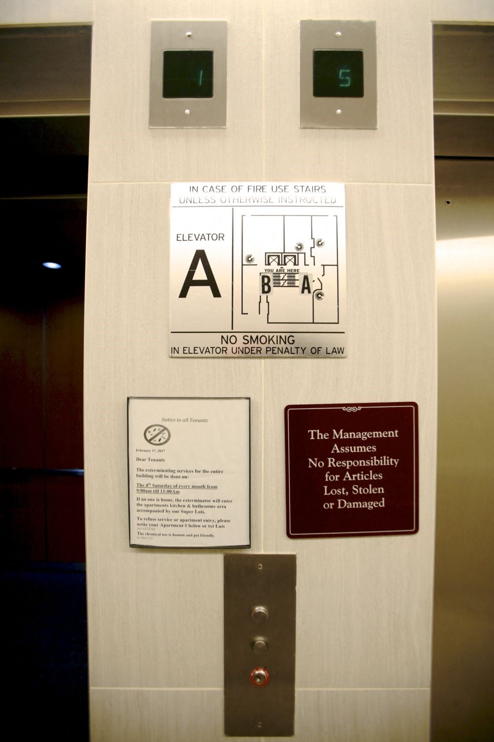 the signs for the elevators in the lobby of a building