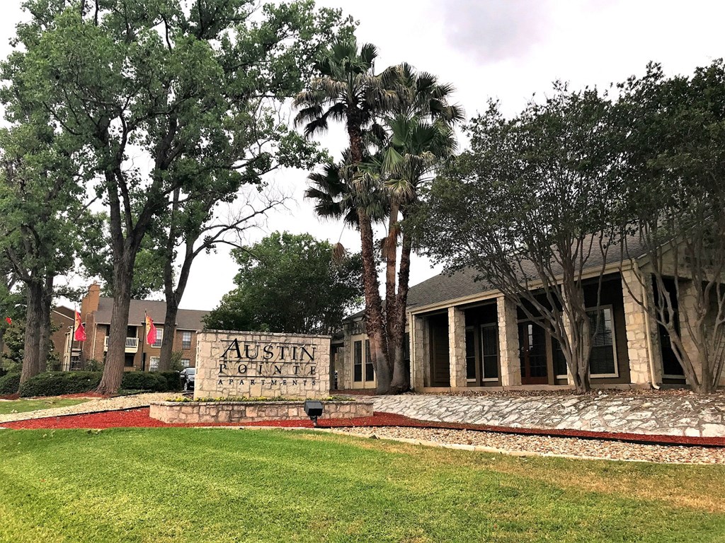 the outside of the courthouse building