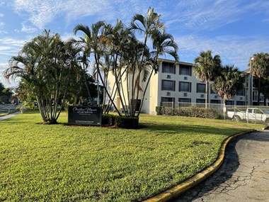 325 Executive Center Dr. 1 Bed Apartment for Rent