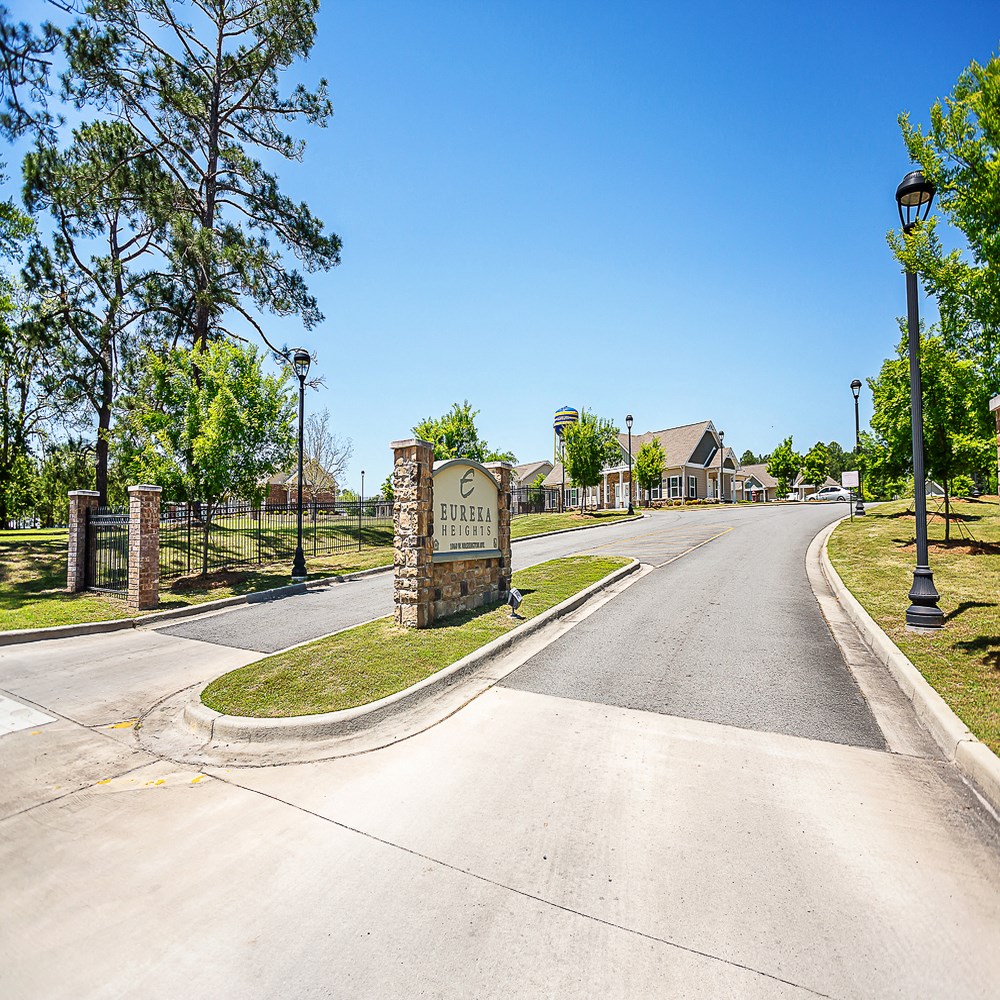 the preserve at ballantyne commons street view with community sign