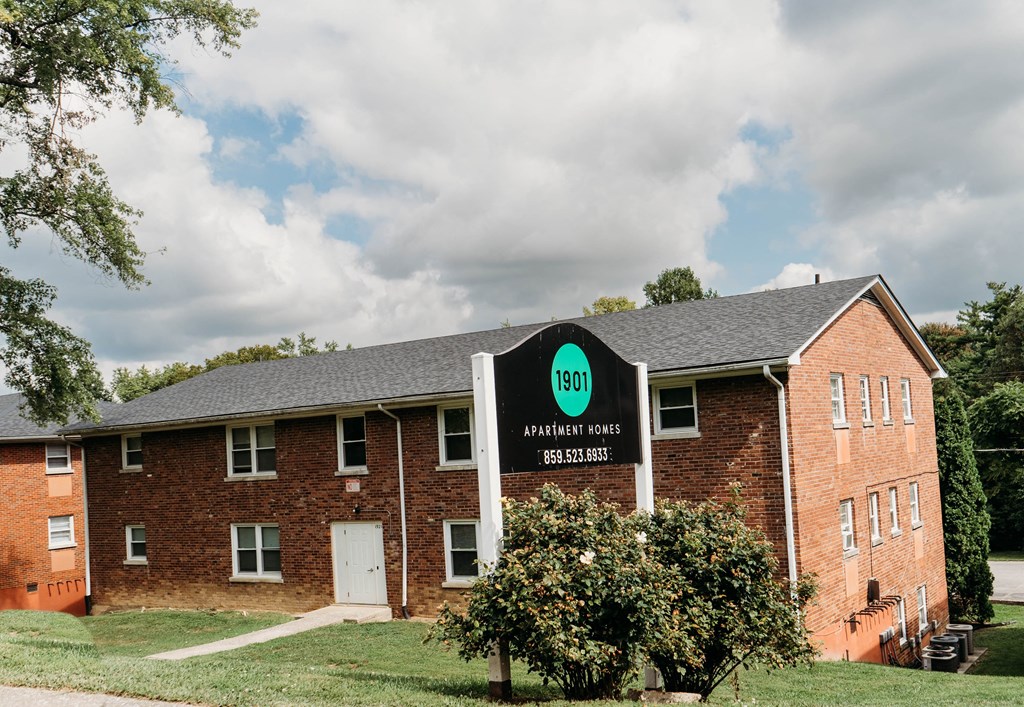 the building where the hotel is located