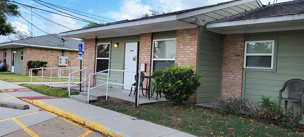 Hillwood Apartments office, Weimar, TX