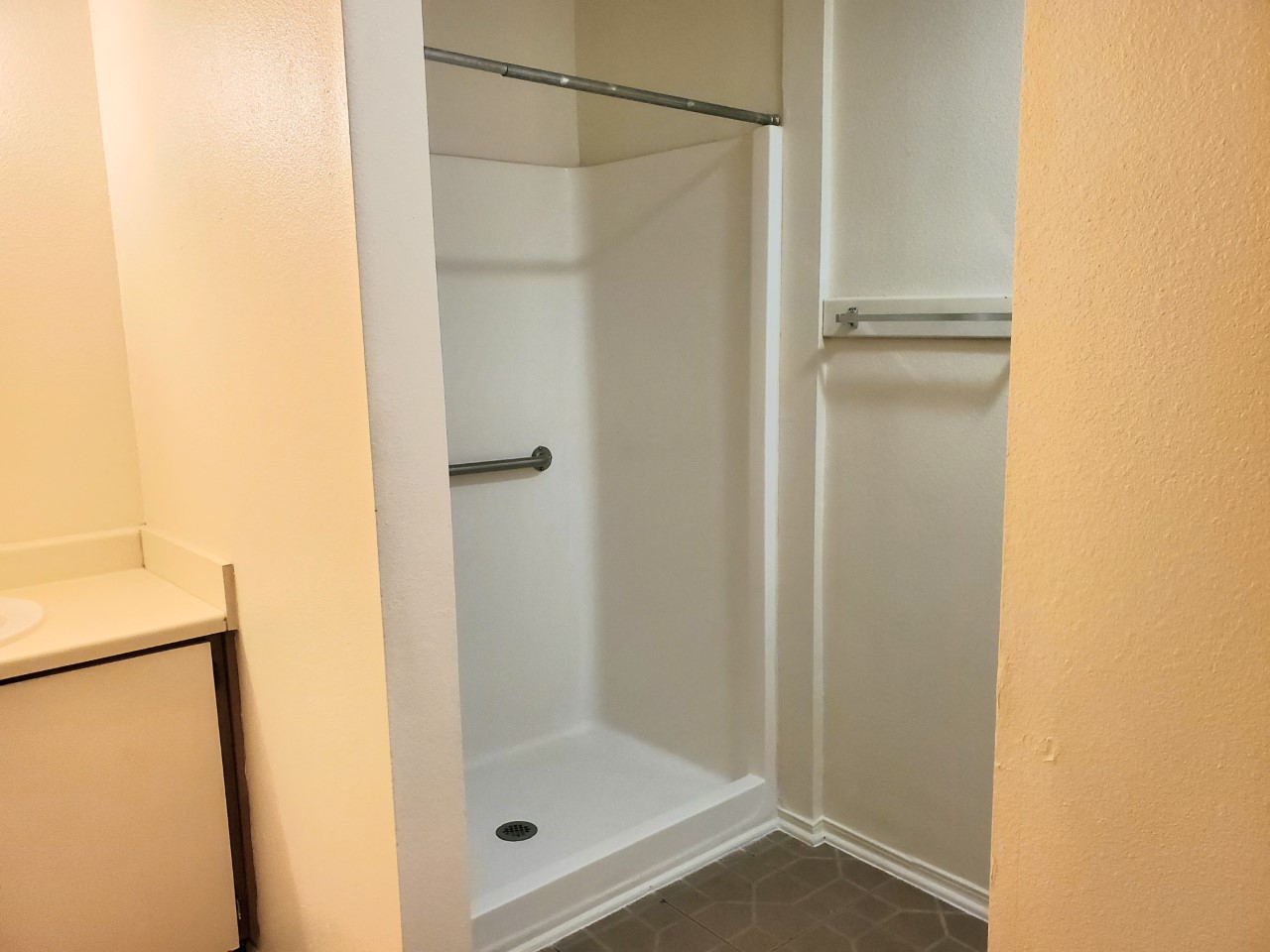 Live Oak two bedroom shower