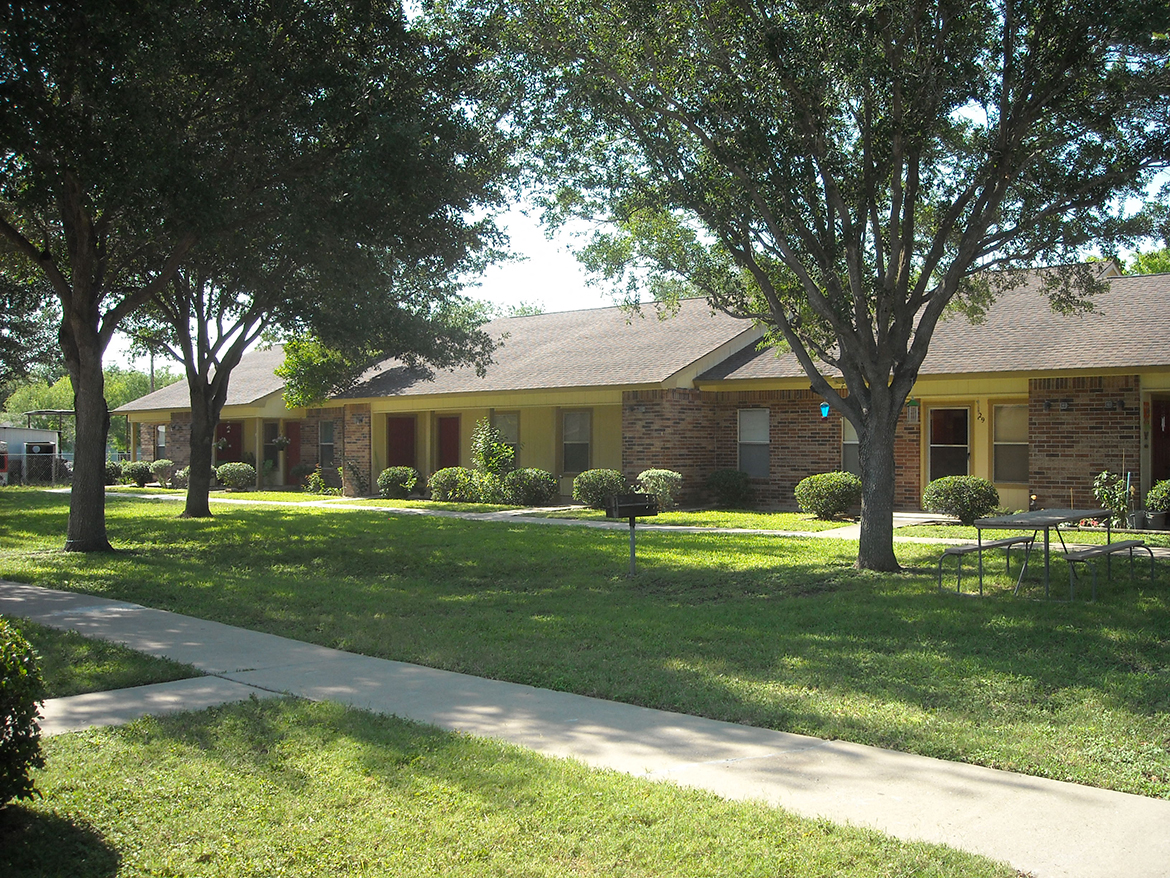 Live Oak Manor Apartments, 1700 N. Grand Prix, Three Rivers, TX RentCafe