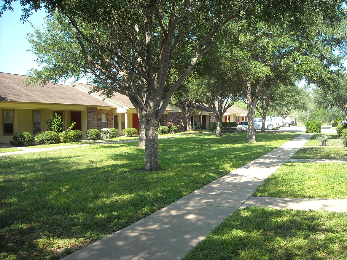 Live Oak Manor Apartments exterior, Three Rivers, Texas
