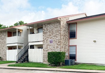 West Columbia Manor Apartments exterior, West Columbia, Texas - Photo Gallery 7