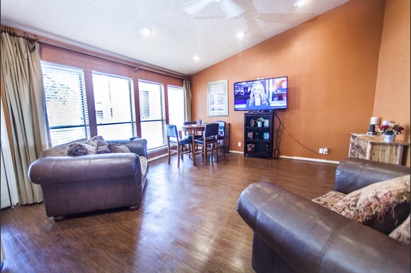 Ashley Oaks Apartments 16400 Henderson Pass San Antonio