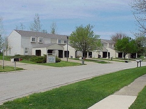 a group of houses in a neighborhood with a street