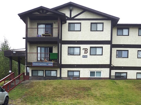 a building with the letter b on it