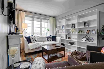 The George-304 Simcoe St. S. Studio-2 Beds Apartment for Rent - Photo Gallery 4