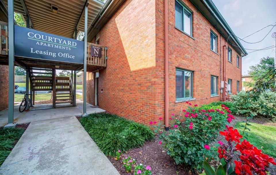 the entrance to the courthouse apartments leasing office