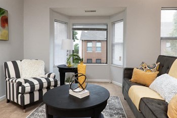1115 Carr St 1-2 Beds Apartment for Rent - Photo Gallery 2