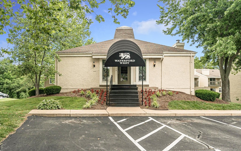 the building in which the hotel is located