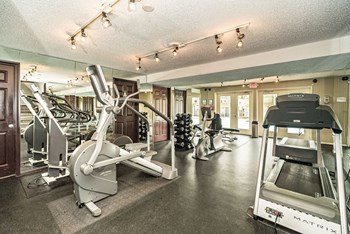 1040 Huntington Hill Dr 1-2 Beds Apartment for Rent - Photo Gallery 6