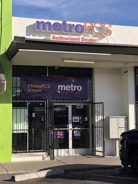 the front of a metro pcs authorized dealer with a purple sign on the door