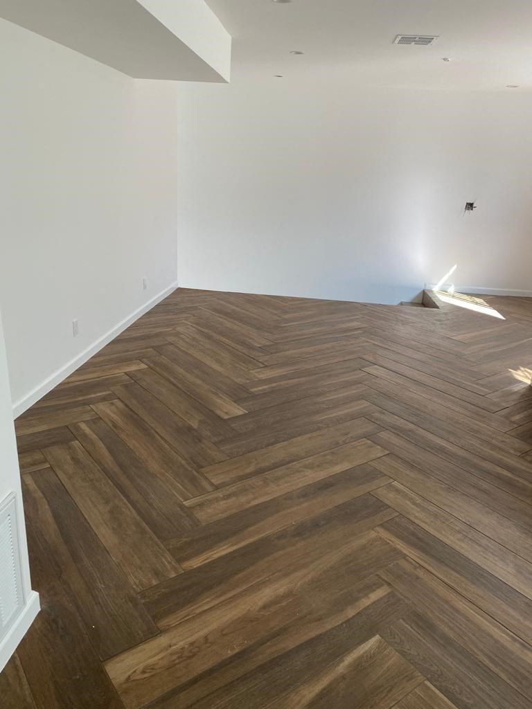 the living room and dining room of a house with wood flooring
