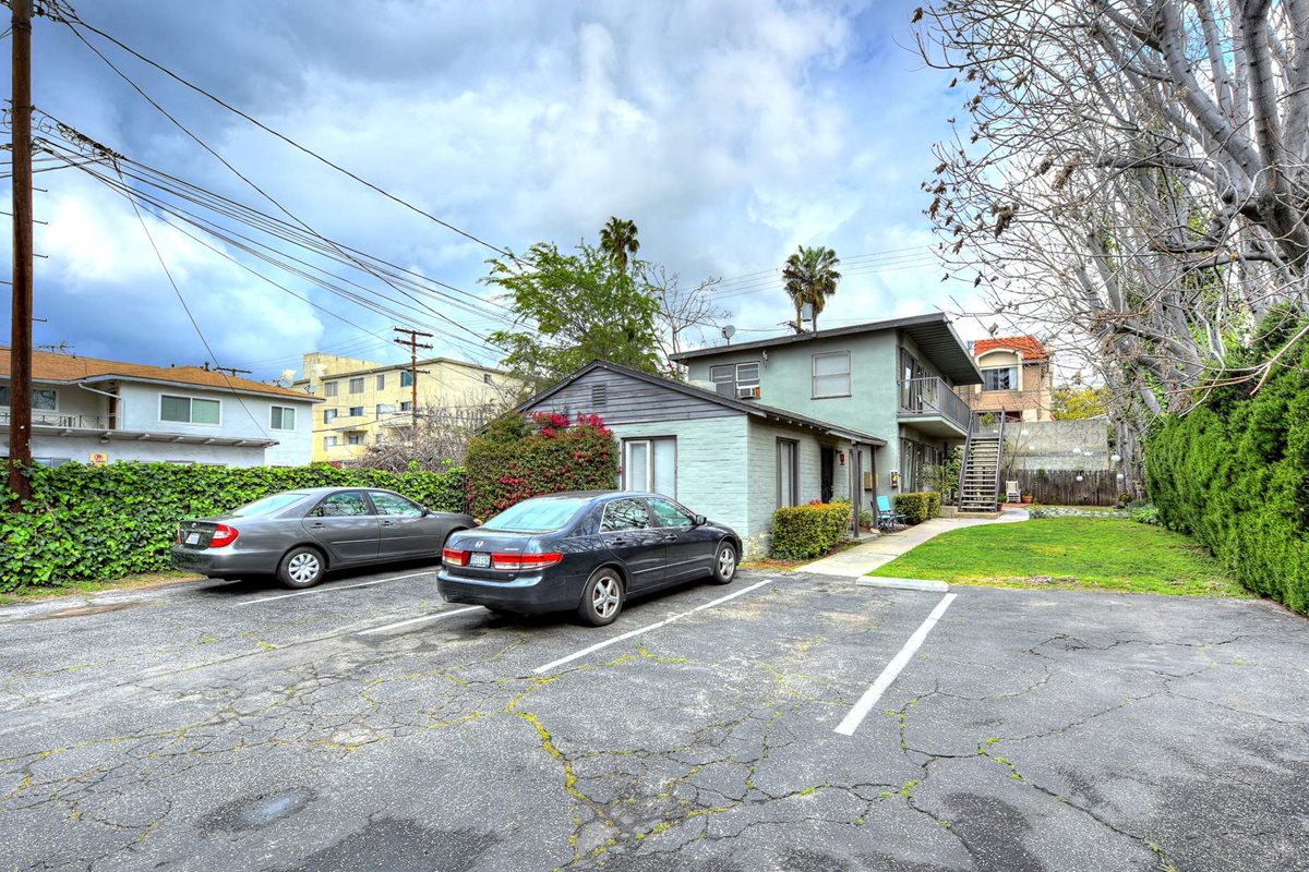 1443 East Maple St. Apartments