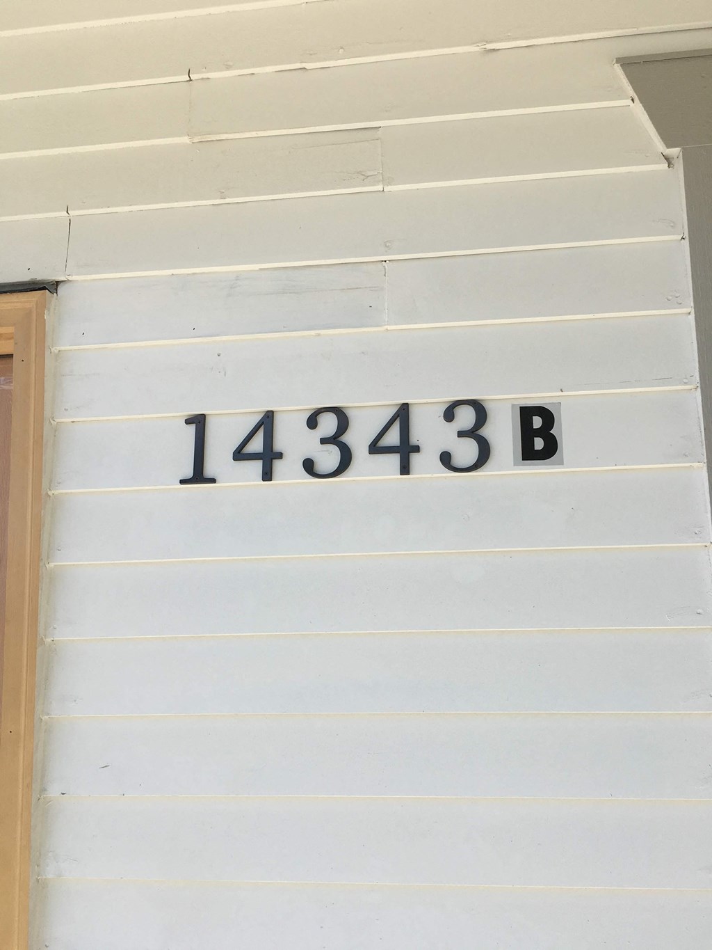 the numbers are on the side of a white building
