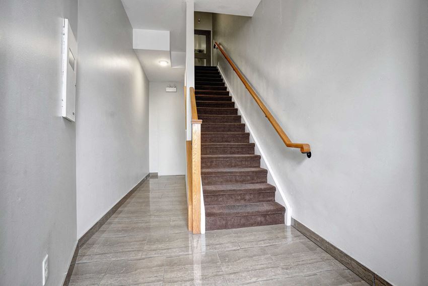 90 1/2 Simcoe St. N. Studio-1 Bed Apartment for Rent - Photo Gallery