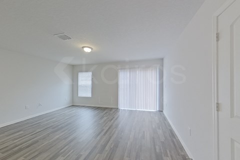20 Reindeer Ln 3 Beds Apartment for Rent