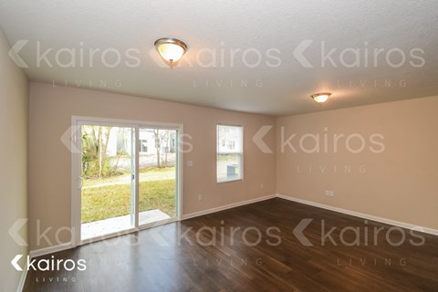 1336 Lake Shore Blvd 3 Beds Apartment for Rent