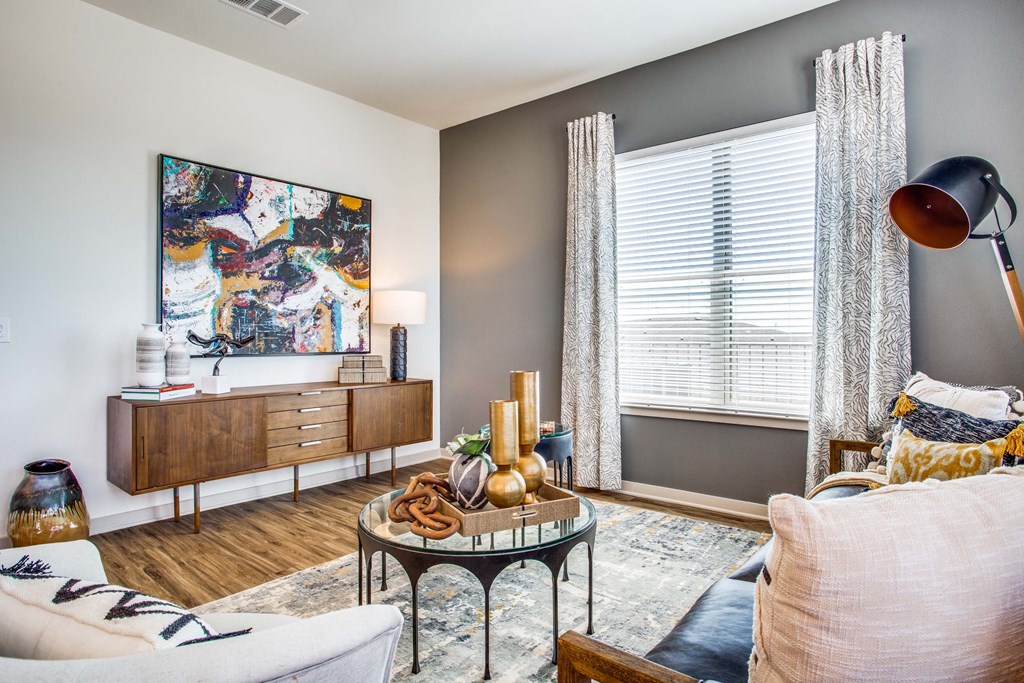 Westloop at the Diamond Interchange Irving TX spacious living room