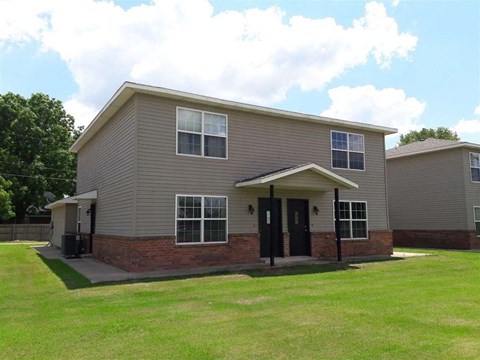 111 1/2 W Lakeview 2 Beds Apartment for Rent