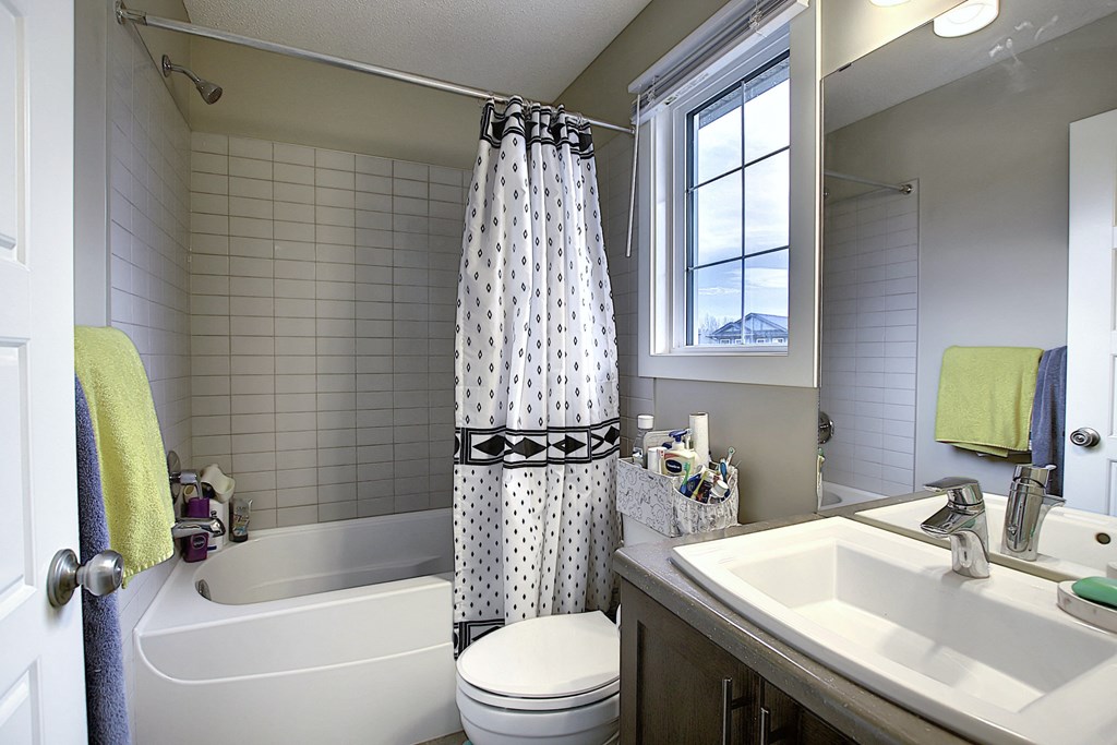 248 Hawks Ridge Boulevard Northwest 3 Beds House for Rent - Photo Gallery 3