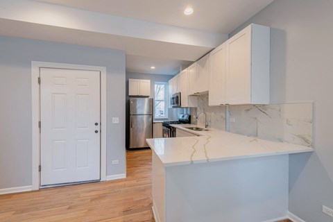 4901 North Kenmore Avenue / 1016-1026 W. Ainslie S 1-4 Beds Apartment for Rent - Photo Gallery 3