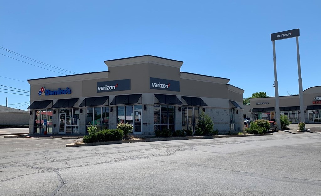 A Verizon store is located in a strip mall.