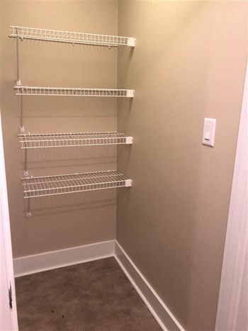 6124 Pershing Studio-1 Bed Apartment for Rent - Photo Gallery 3