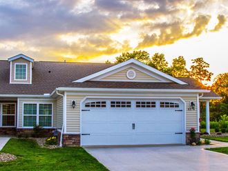 Greenwood Indiana Apartment Rentals Redwood Living Redwood Greenwood Exterior - Photo Gallery