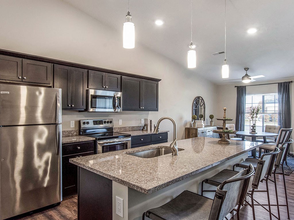 Greenwood Indiana Apartment Rentals Redwood Living Redwood Greenwood Willowood Kitchen