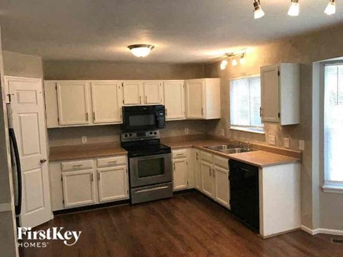 11 WOODLAND RIDGE Ct 3 Beds Apartment for Rent