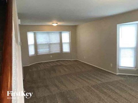 11 WOODLAND RIDGE Ct 3 Beds Apartment for Rent