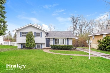 27W040 Hickory Ln 3 Beds Apartment for Rent