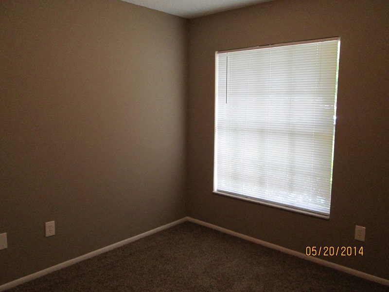 full 360 view of a room with a window