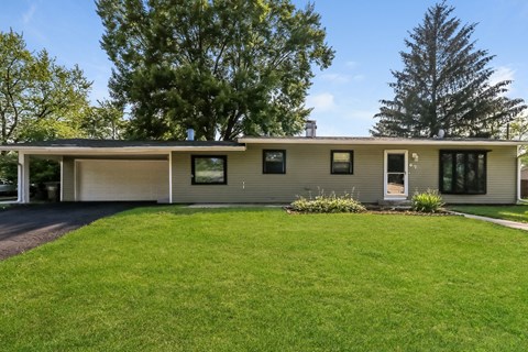 67 Austin Ave 3 Beds Apartment for Rent